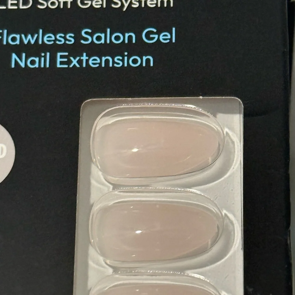 KISS Salon X-Tend LED Gel Nail Kit - Soft Pink - Picture 6 of 8